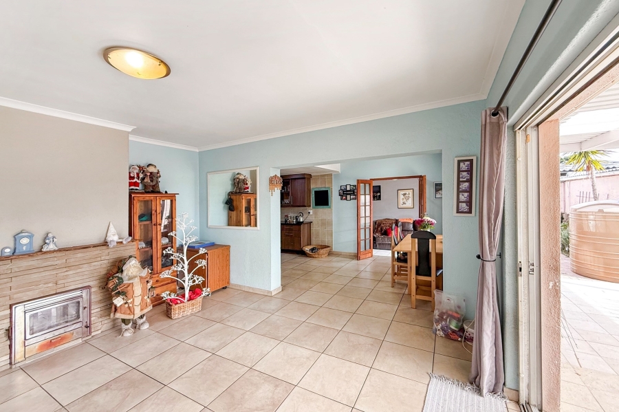4 Bedroom Property for Sale in Bothasig Western Cape